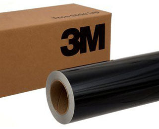 rola folie auto albastru inchis langa o cutie de carton maro