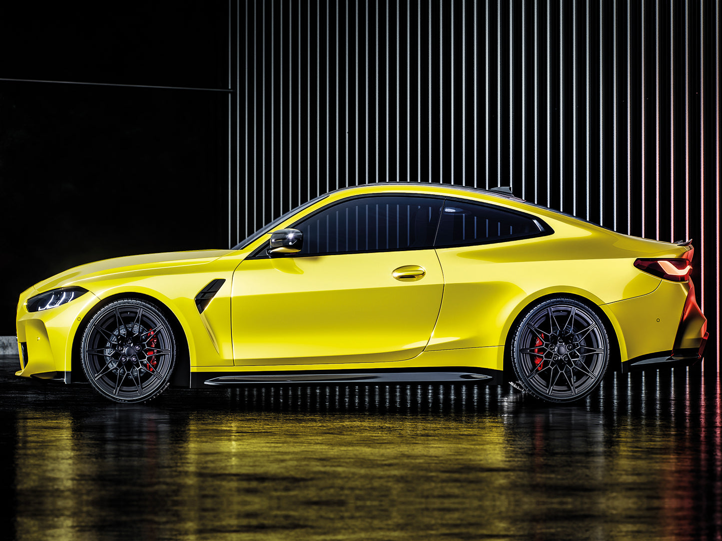 Folie auto galbena instalata pe masina