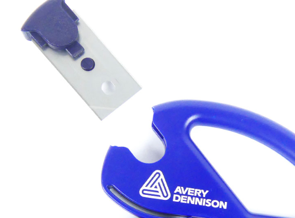 Cutter autocolant snitty avery dennison