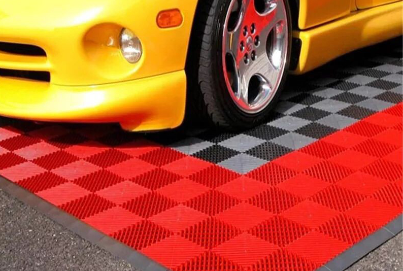 pardosea modulara rosie si neagra cu plinte