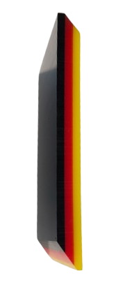 obiect din trei straturi negru, rosu, galben
