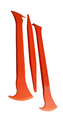 trei spatule portocalii