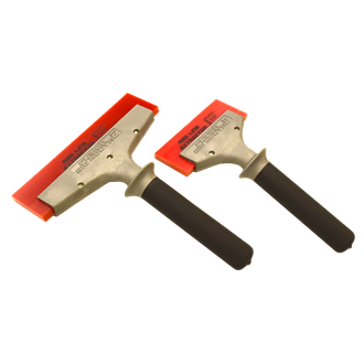 doua raclete cu manere negre si banda rosie