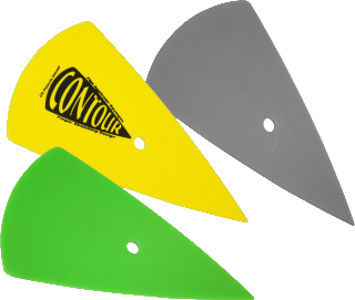 trei raclete, galben, verde si gri cu o parte rotunjita si una ascutita